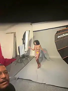 Snapshot of Giselledabodyyy chatting on October 6, 2025, 1:18 am Giselledabodyyy online show from October 6, 2025, 1:18 am