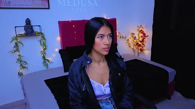 alejamedusa online show from October 7, 2025, 11:33 am