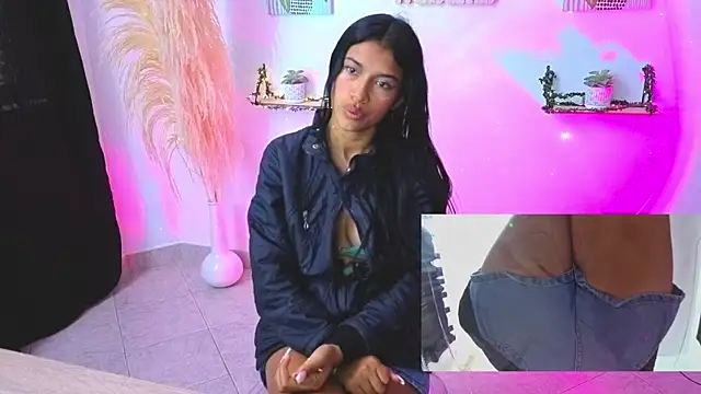 alejamedusa online show from October 12, 2025, 3:35 pm
