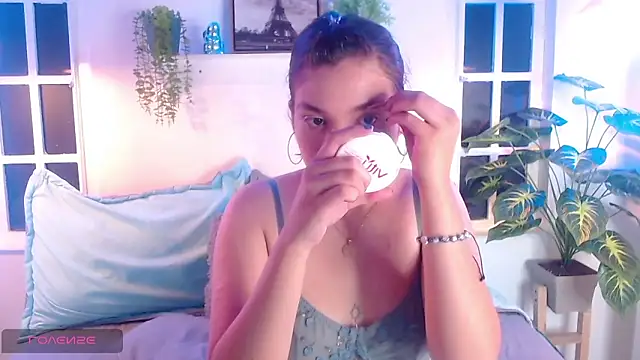 Snapshot of Viollet_C chatting on October 12, 2025, 1:40 am Viollet C online show from October 12, 2025, 1:40 am