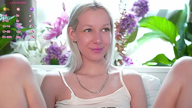 RanyThomson online show from December 3, 2025, 12:48 pm