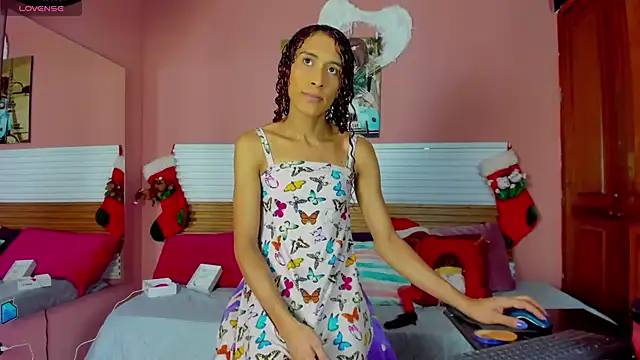 Tiffannydoll99 online show from November 28, 2025, 1:44 pm