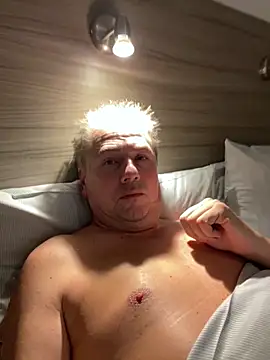 Sklavekay online show from October 29, 2025, 8:52 pm