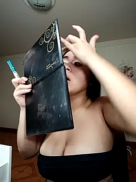 Mia belmontt online show from December 3, 2025, 4:50 pm