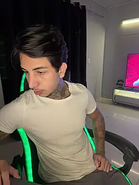 Snapshot of RealGdiass chatting on October 29, 2025, 12:09 am RealGdiass online show from October 29, 2025, 12:09 am