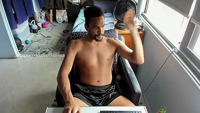 Snapshot of CassiusJohnson chatting on October 18, 2025, 1:40 am CassiusJohnson online show from October 18, 2025, 1:40 am