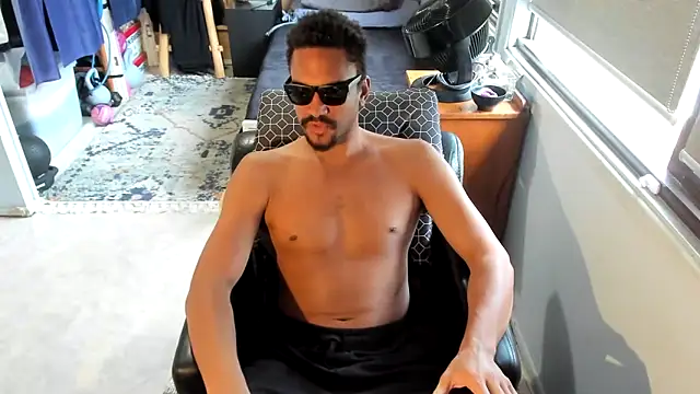 Snapshot of CassiusJohnson chatting on October 9, 2025, 1:39 am CassiusJohnson online show from October 9, 2025, 1:39 am