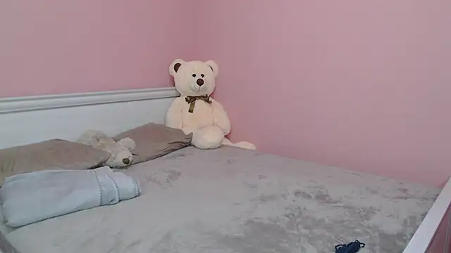  alexandra ray  online show from November 11, 2025, 6:08 am