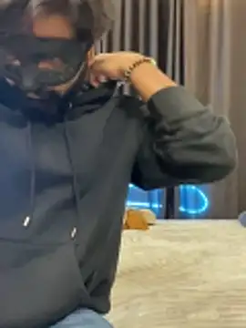 vickyandtania online show from December 22, 2025, 5:13 pm