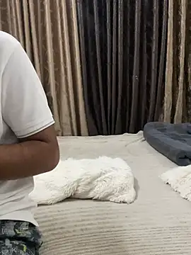 vickyandtania online show from March 16, 2026, 4:54 pm