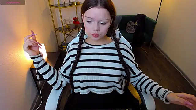 Snapshot of Sarah_babyyy chatting on October 15, 2025, 6:11 am Sarah babyyy online show from October 15, 2025, 6:11 am