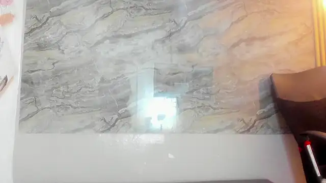 Snapshot of COMPTON_01 chatting on October 21, 2025, 4:01 am COMPTON 01 online show from October 21, 2025, 4:01 am