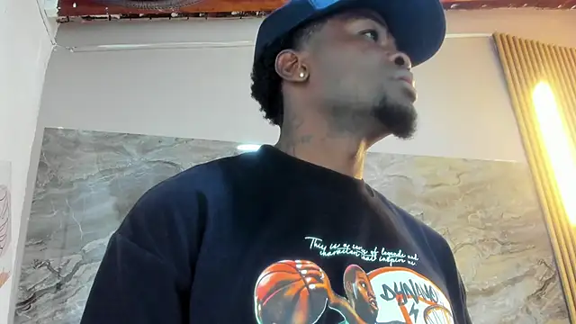 Snapshot of COMPTON_01 chatting on October 20, 2025, 4:03 am COMPTON 01 online show from October 20, 2025, 4:03 am