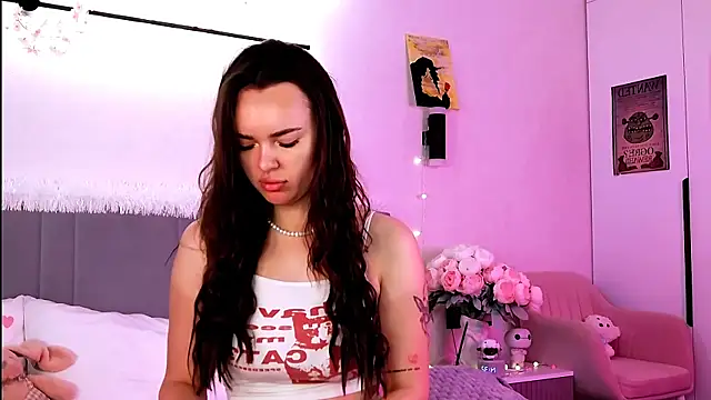 Snapshot of JenniferLouns chatting on October 6, 2025, 11:33 am JenniferLouns online show from October 6, 2025, 11:33 am