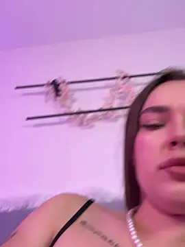 Snapshot of JenniferLouns chatting on October 15, 2025, 11:51 am JenniferLouns online show from October 15, 2025, 11:51 am