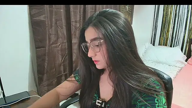 Snapshot of Charlotte_Richardson chatting on November 25, 2025, 3:51 am Charlotte Richardson online show from November 25, 2025, 3:51 am