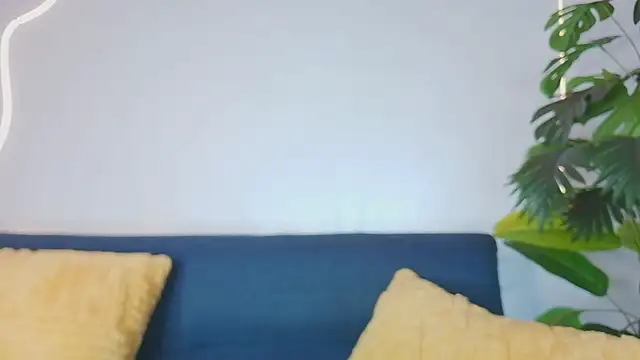 luna valen online show from May 27, 2026, 4:09 am