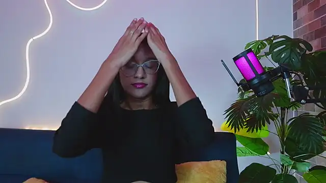 luna valen online show from May 22, 2026, 4:10 am