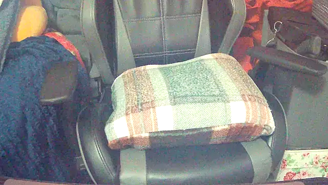 Playful MILF Demi online show from February 16, 2026, 10:51 pm