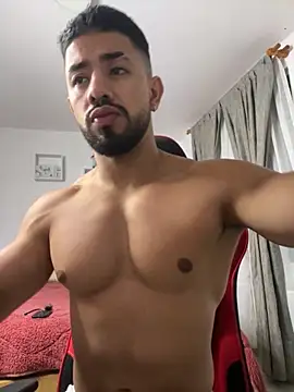 Snapshot of Ezzio_Scolaro chatting on February 3, 2026, 12:54 am Ezzio Scolaro online show from February 3, 2026, 12:54 am