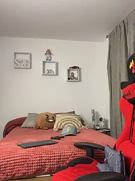 Ezzio Scolaro online show from November 7, 2025, 11:30 pm