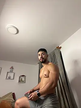 Snapshot of Ezzio_Scolaro chatting on February 13, 2026, 2:55 am Ezzio Scolaro online show from February 13, 2026, 2:55 am