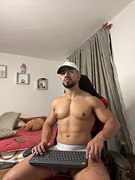 Snapshot of Ezzio_Scolaro chatting on February 23, 2026, 1:07 am Ezzio Scolaro online show from February 23, 2026, 1:07 am