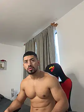 Snapshot of Ezzio_Scolaro chatting on October 21, 2025, 12:15 pm Ezzio Scolaro online show from October 21, 2025, 12:15 pm