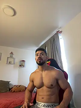 Snapshot of Ezzio_Scolaro chatting on February 18, 2026, 1:07 pm Ezzio Scolaro online show from February 18, 2026, 1:07 pm