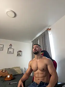 Ezzio Scolaro online show from October 31, 2025, 12:46 pm