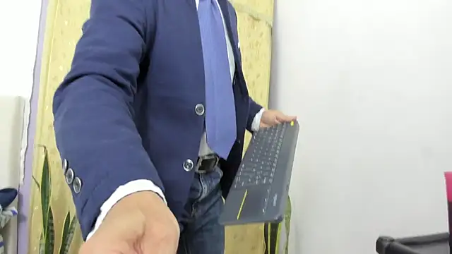  axelking  online show from April 15, 2026, 11:38 am