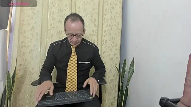Snapshot of _axelking_ chatting on July 10, 2026, 11:43 am axelking online show from July 10, 2026, 11:43 am