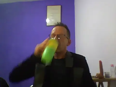  axelking  online show from January 6, 2026, 3:21 am