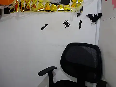 cherry blond online show from October 20, 2025, 2:39 pm