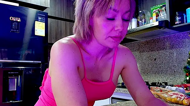 Snapshot of LADY_S10 chatting on November 14, 2025, 10:24 pm LADY S10 online show from November 14, 2025, 10:24 pm