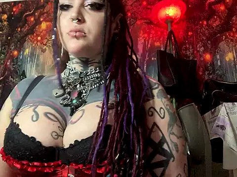 nyxvelon online show from October 21, 2025, 8:41 pm