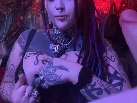 nyxvelon online show from November 17, 2025, 9:41 pm