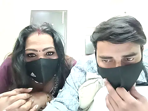 horny milf couple online show from November 23, 2025, 5:56 pm