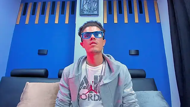 imsammytop online show from October 27, 2025, 11:33 am