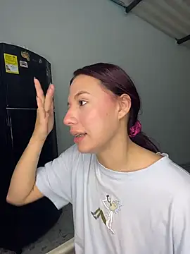 iisabella09 online show from November 13, 2025, 6:17 am