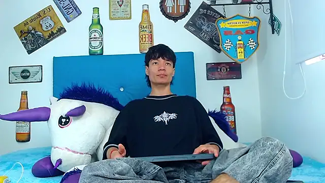 Snapshot of alex_russo__ chatting on March 23, 2026, 7:36 pm alex russo online show from March 23, 2026, 7:36 pm