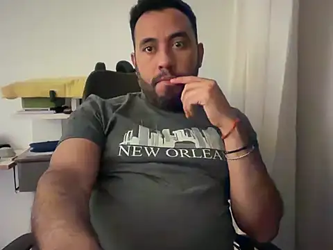 Snapshot of Domfetishx chatting on November 26, 2025, 2:44 am Domfetishx online show from November 26, 2025, 2:44 am