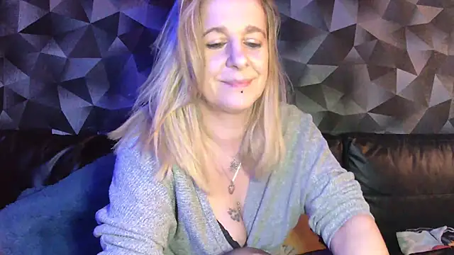 Delichieuse5 online show from March 31, 2026, 7:49 pm