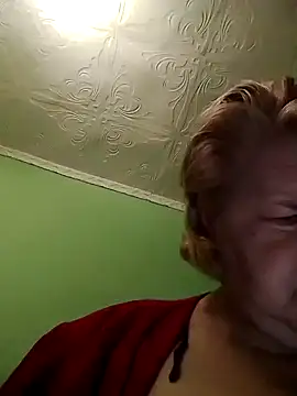 LusiyaGold5 online show from December 3, 2025, 9:58 pm