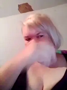 LusiyaGold5 online show from October 17, 2025, 7:15 pm