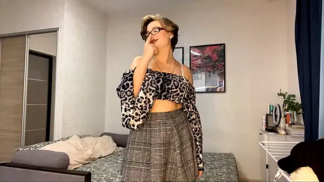 LunaMoonstar online show from October 18, 2025, 5:26 pm