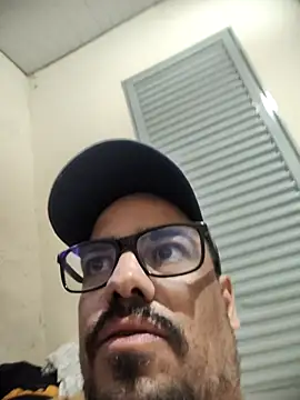 Snapshot of IncomingEssence478 chatting on December 18, 2025, 6:07 am IncomingEssence478 online show from December 18, 2025, 6:07 am