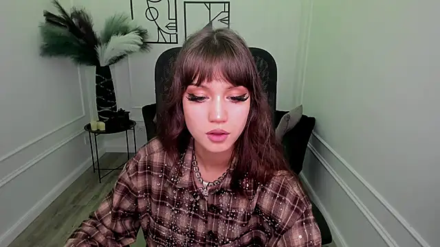 TiffanyYounge online show from November 29, 2025, 4:12 am