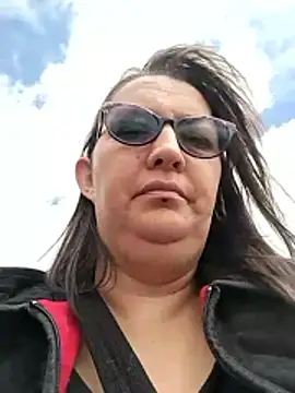 -saraqueen- online show from December 3, 2025, 3:55 pm