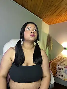 Emmi boobs online show from October 8, 2025, 3:52 am